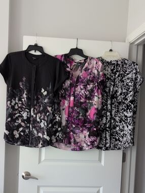 Bundle of 3 Simply Vera Wang print blouses